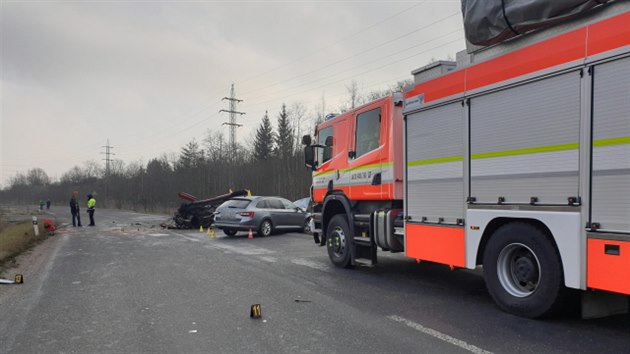 Pi dopravn nehod na Sokolovsku zemela idika kody Fabie. (5. prosince 2019)