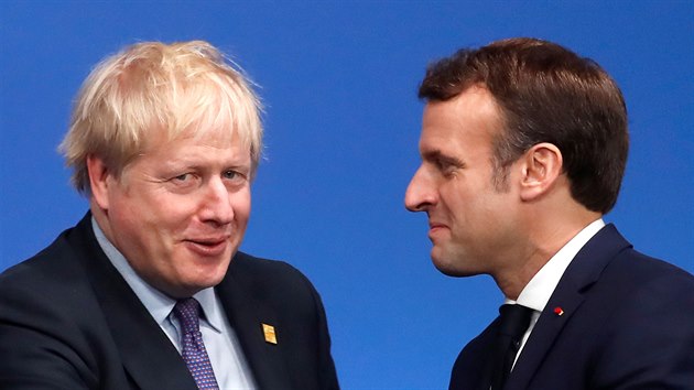 Britsk premir Boris Johnson (vlevo) a francouzsk prezident Emmanuel Macron na summitu NATO v Londn (4. prosince 2019)