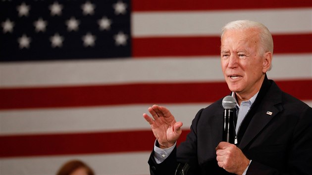 Joe Biden bhem pedvolebn kampan ve mst Ames v Iow (4. prosince 2019)