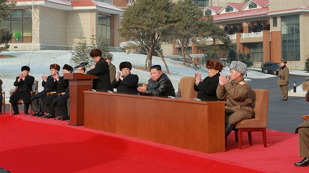 Severokorejsk vdce Kim ong-un otevel nov lzesk a lyask stedisko Jangtok. (7. prosince 2019)