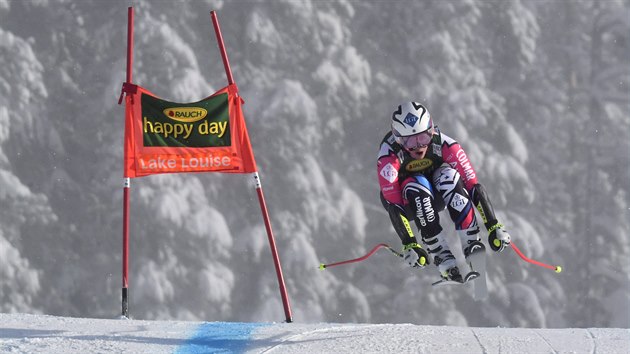Lichtenštejnská lyžařka Tina Weiratherová na trati super-G v Lake Louise.
