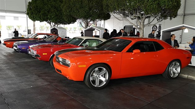 Dodge Challenger slav 50. vro. Vrobce pipravil speciln edici a v rmci Los Angeles Motor Show uspodal velk setkn majitel.