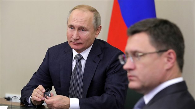 Prezidenti Ruska a ny Vladimir Putin a Si in-pching v pondl prostednictvm telemostu zahjili provoz plynovodu Sla Sibie, prvnho mezi obma stty. Plynovod zv do roku 2024 hodnotu vzjemnho obchodu na 200 miliard dolar (4,6 bilionu K) ron. Napojuje nu na sibisk nalezit zemnho plynu. (2. prosince 2019)