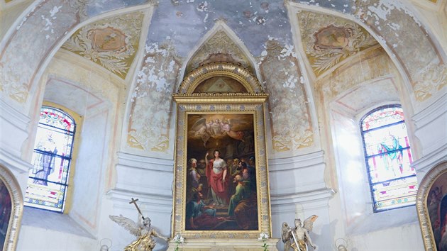 Po čtvrtstoletí se do kostela svaté Kateřiny Alexandrijské v Novém Městě pod Smrkem vrátil oltářní obraz ukradený v 90. letech.