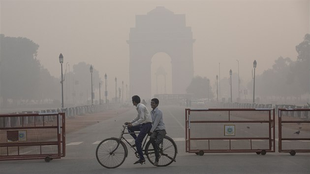 Smog v ulicch indickho Novho Dill (listopad 2019)