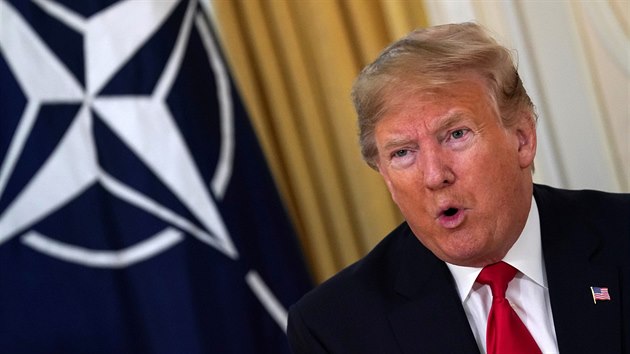 Americk prezident Donald Trump se setkal s generlnm tajemnkem NATO Jensem Stoltenbergem. Spolu s dalmi hlavami stt se astn dvoudennho summitu NATO v Londn ku pleitosti 70 let existence Severoatlantick aliance. (3. prosince 2019)