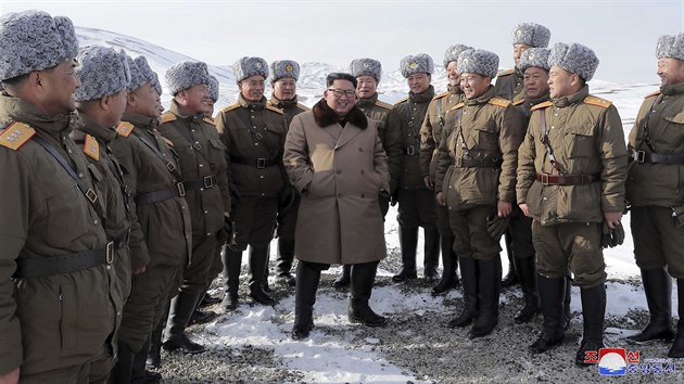 Severokorejsk vdce Kim ong-un optovn navtvil posvtnou horu Pektu. Podle analytik jsou takovto propagandistick gesta zpravidla pedzvst njakho zsadnho prohlen. (4. prosince 2019)