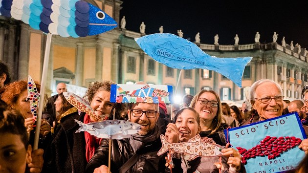 Italsk sardinky vyly znovu do ulic. Snmek pochz z Neapole. (30. listopadu 2019)