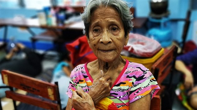 Tisce lid na Filipnch muselo bt kvli tajfunu evakuovno. (3. prosince 2019)