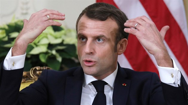 Francouzsk prezident Emmanuel Macron se opel do NATO. (3. prosince 2019)