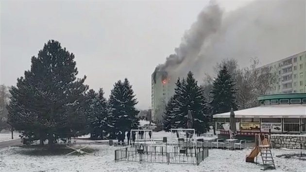 Na sdliti ve slovenskm Preov tsn po poledni vybuchl plyn v jednom z panelk. Na mst jsou zrann. (6. prosince 2019)