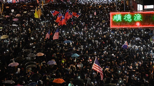 Organiztoi demonstrace v Hongkongu tvrd, e pilkali do ulic kolem 800 000 nespokojenc. (8. prosince 2019)