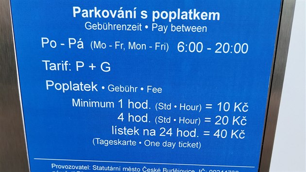 S nstupem dal etapy parkovacch zn msto zpoplatnilo tak stn na Dlouh louce v Budjovicch. Celodenn stn na zchytnm parkoviti stoj 40 korun.