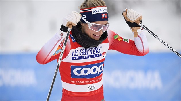 Norsk bkyn na lych Therese Johaugov na trati sthaky na 10 kilometr voln.