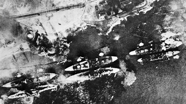 tok na Pearl Harbor, 7. prosinec 1941