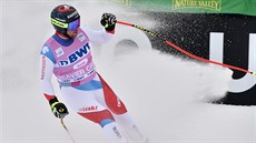 �výcar Beat Feuz se raduje v cíli sjezdu v Beaver Creeku.