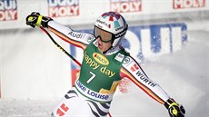 Nmka Viktoria Rebensburgová se raduje v cíli super-G v Lake Louise.