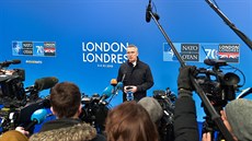 éf NATO Jens Stoltenberg na summitu v Londýn