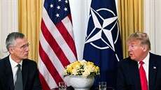 Americký prezident Donald Trump se setkal s generálním tajemníkem NATO Jensem...