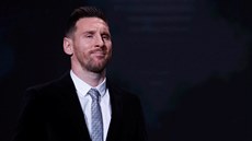Lionel Messi na slavnostním ceremoniálu v Paíi, pi kterém pevzal poesté v...