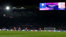 VIDEO PEZKOUMÁVÁ GÓLOVOU SITUACI. V Anglii u fanouci vdí, který moment...