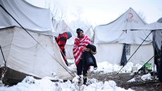 Migranti mrznou v bosenských uprchlických táborech. Umíráme tady, apelují na...