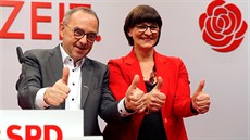 Novými pedsedy nmecké sociální demokracie (SPD) se na sjezdu v Berlín stali...