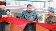 Severokorejský vdce Kim ong-un slavnostn otevel nové lázeské a lyaské...