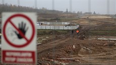 U� jsme na Dobré Vod�. V dálce je vid�t, jak se rýsuje tunel Poh�rka.