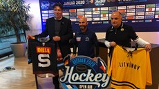 Litvínovský kouč Vladimír Kýhos (vpravo) a trenér Sparty Uwe Krupp představují...