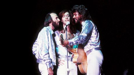 Britská skupina Bee Gees pi koncertu v roce 1979