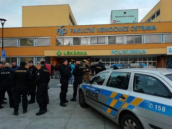 Zásah policist ped Fakultní nemocnicí Ostrava (10. prosince 2019)