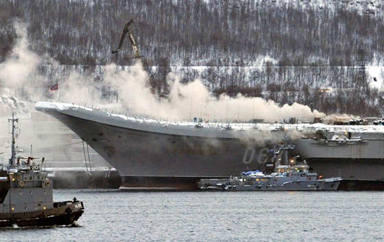 Požár na ruské letadlové lodi Admiral Kuzněcov během oprav v Murmansku na...