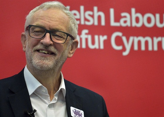 Vdce britských opoziních labourist Jeremy Corbyn  (8. prosince 2019)