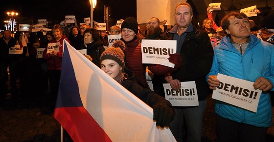 Listopadová demonstrace spolku Milion chvilek pro demokracii na praské Letné