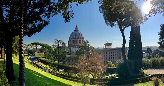 Panoráma Vatikánu z vatikánských zahrad