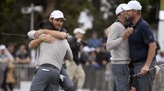 Golfisté mezinárodního týmu Louis Oosthuizen, Abraham Ancer, Adam Scott a Marc...