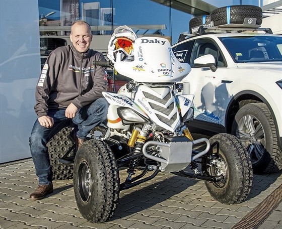 Čtyřkolkář Zdeněk Tůma na svojí „Daky“ před Rallye Dakar.