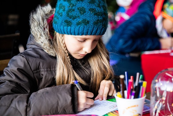 Posílání p�ání Je�í�kovi na trzích na Starom�stském nám�stí. (10.12.2019)
