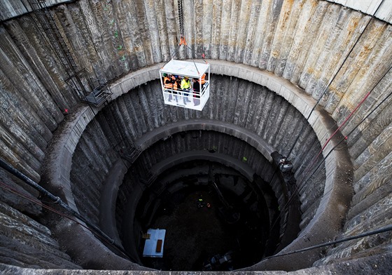 Uloení soky svaté Barbory u achty metra D na Pankráci. (18.12.2019)