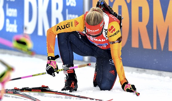 Zklamaná nmecká biatlonistka Franziska Hildebrandová po tafet v Hochfilzenu.