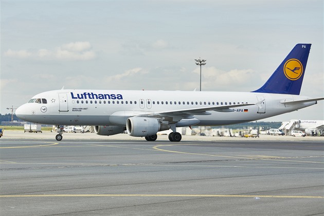 QR kód místo papírů. Lufthansa bude uznávat digitální očkovací certifikát