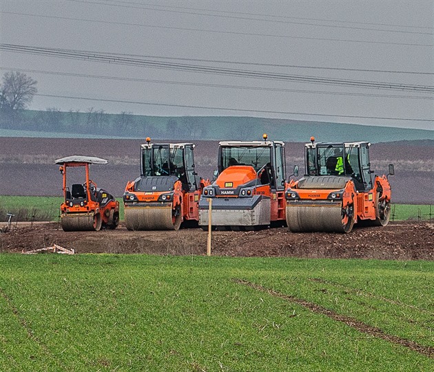 Dva rozestavné úseky dálnice D11 mezi Jaromí a Hradcem Králové (24. 11. 2019)