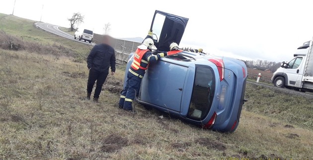 Poté, co se idika bhem jízdy otoila na psa sedícího na míst spolujezdce,...