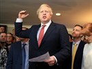 Britský premiér Boris Johnson pi návtv severovýchodu Anglie. (14. prosince...