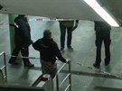 ena ve vestibulu metra Mstek na Václavském námstí bodla mue do hrudníku....