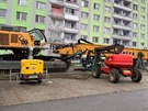 Unikátní demoliní bagr dorazil z Kladna do slovenského Preova (13. prosince...