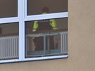 Policisté zasahují před Fakultní nemocnicí Ostrava (10. prosince 2019)