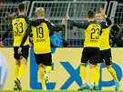 Fotbalisté Borussie Dortmund se radují z vedoucí branky v duelu Ligy mistr...