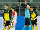 Ruský sudí Sergej Karasev v utkání Ligy mistr mezi Dortmundem a Slavií...